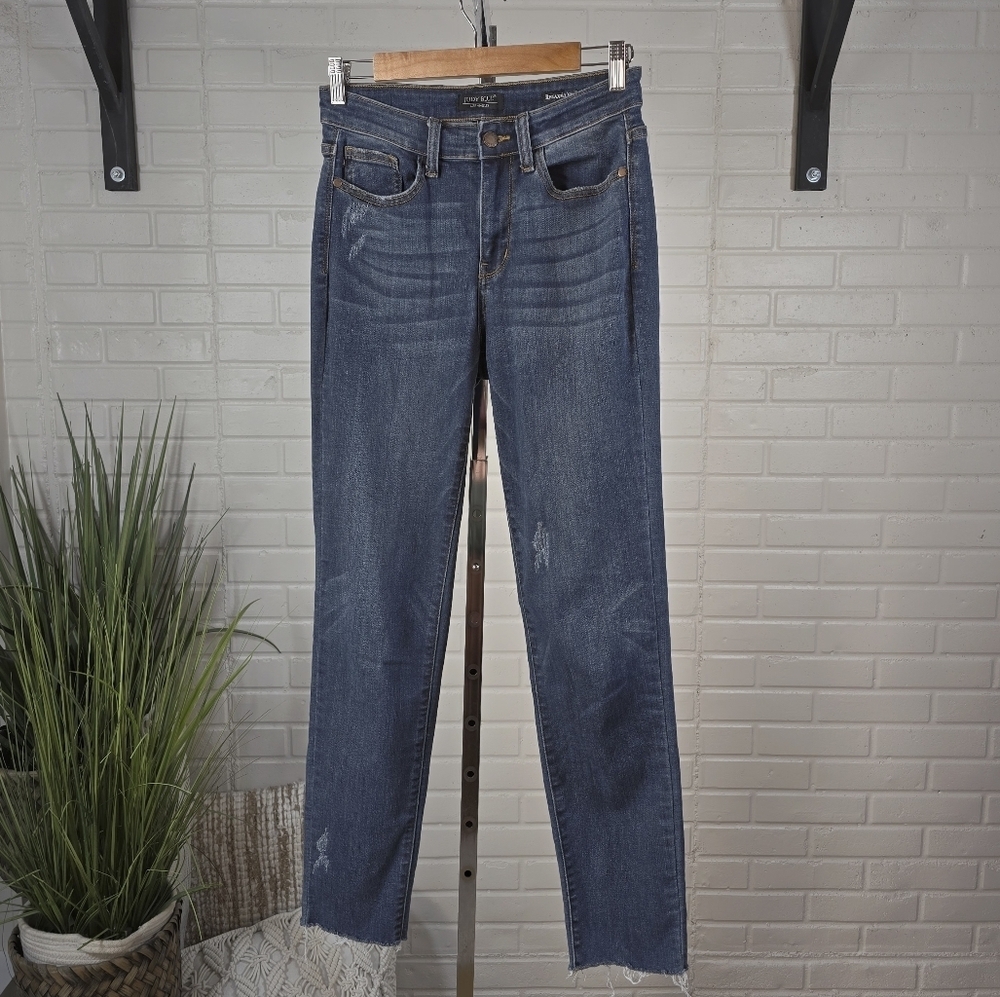 Judy Blue Dark Wash Straight Leg Relaxed Fit Lightly Distressed Jeans Size 5 27 - Picture 12 of 13